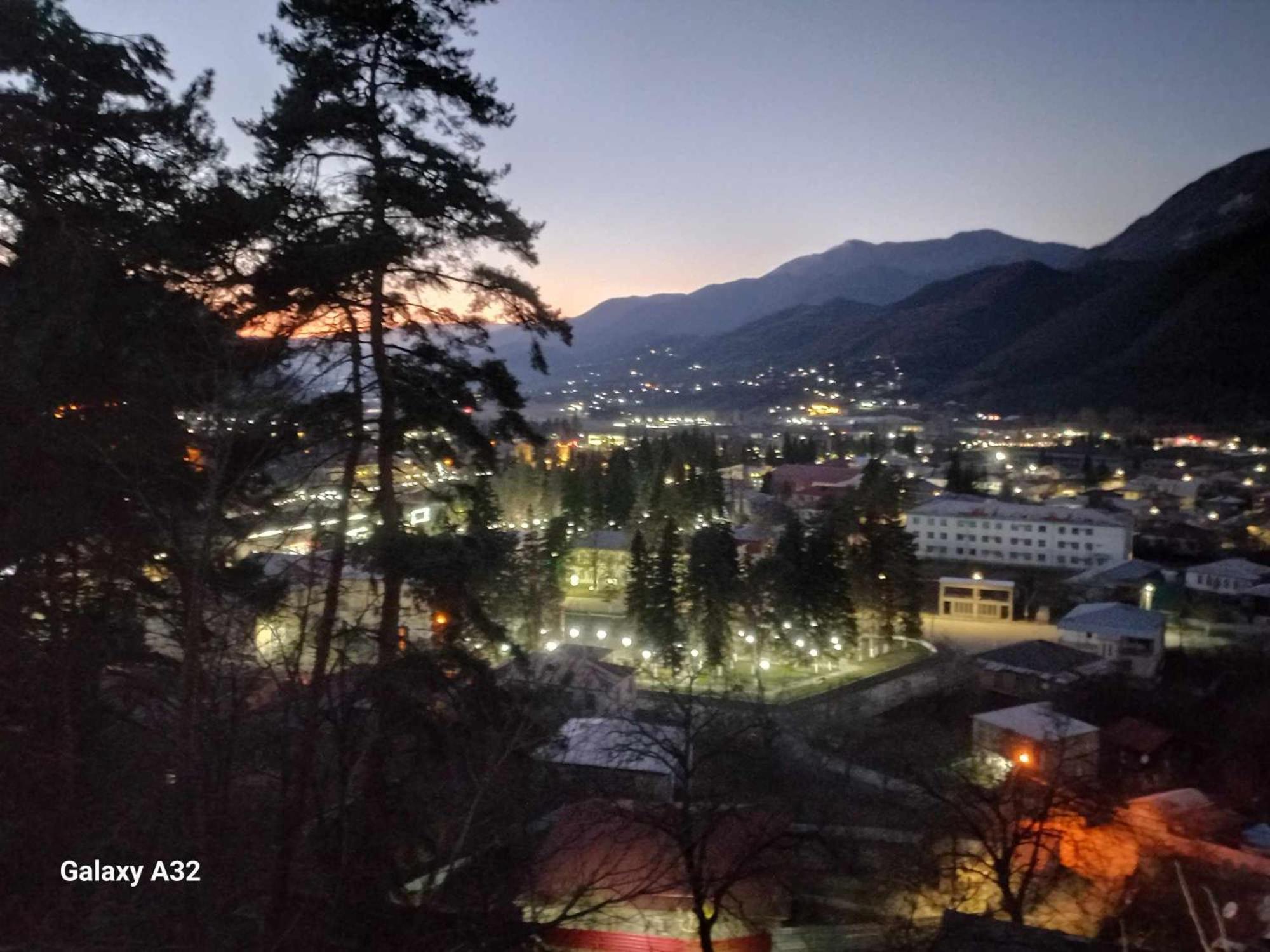 Brotseulebi Hotel Ambrolauri Buitenkant foto