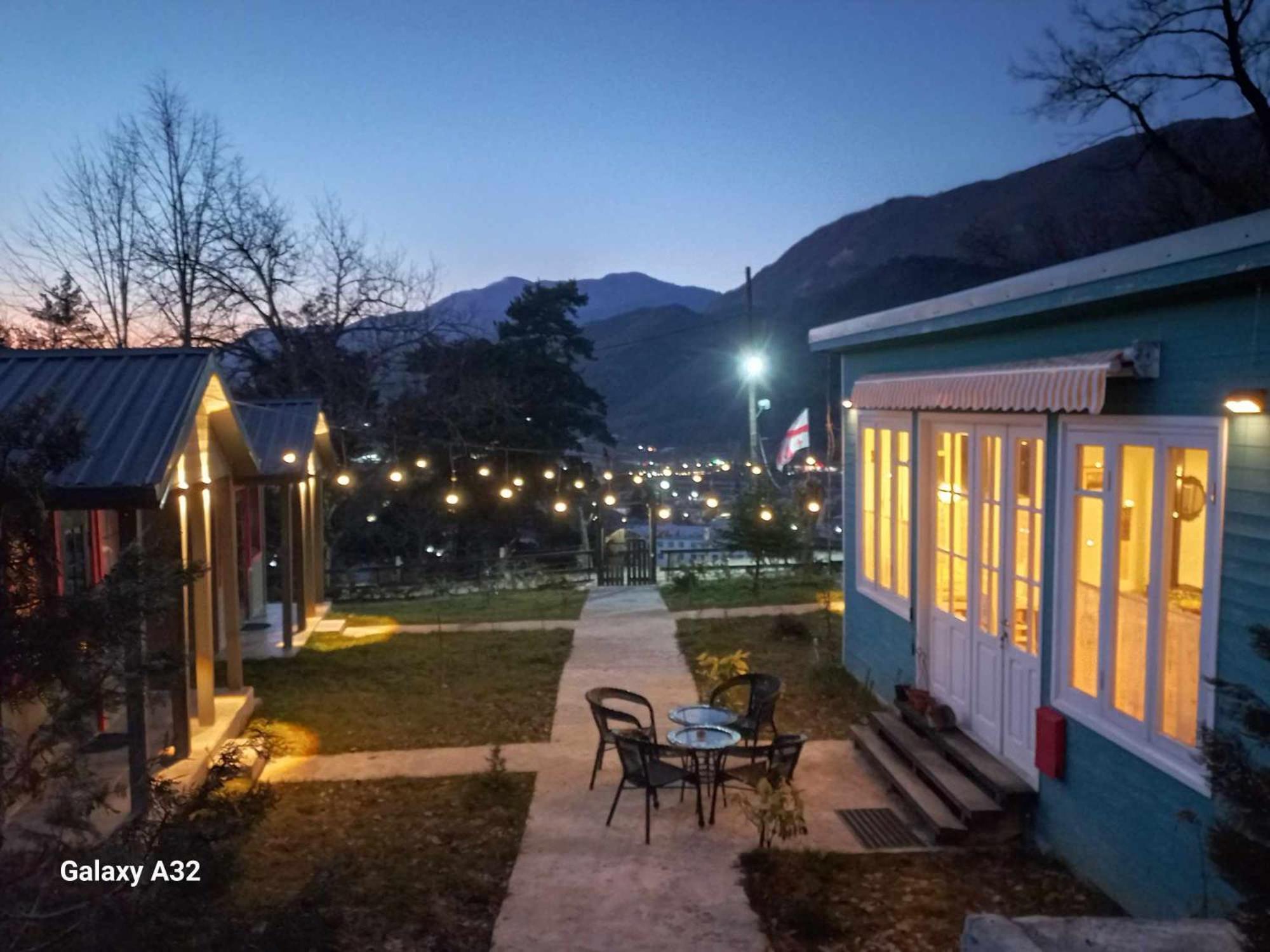 Brotseulebi Hotel Ambrolauri Buitenkant foto